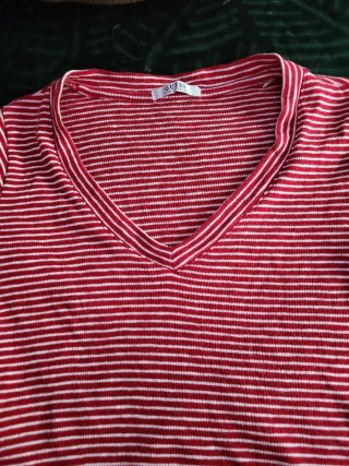 Camiseta Guess Rayas Rojas y Blancas Talla S