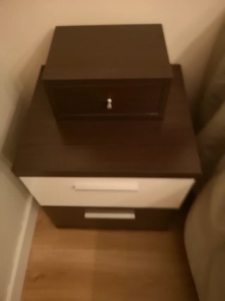 Cabecero, cómoda, mesillas más regalo.