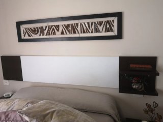 Cabecero, cómoda, mesillas más regalo.