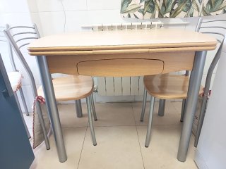 Conjunto mesa extensible y 4 sillas madera y metal