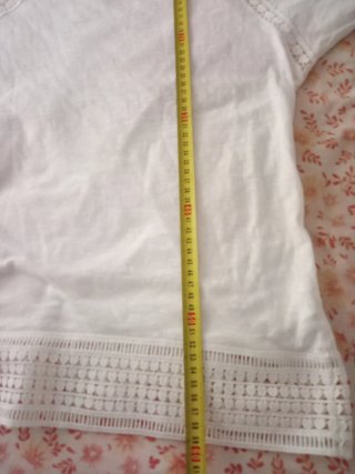 Camiseta blanca Primark con detalles de encaje