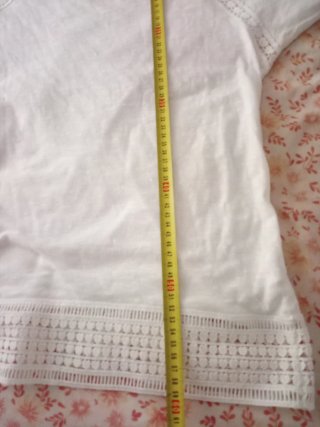 Camiseta blanca Primark con detalles de encaje