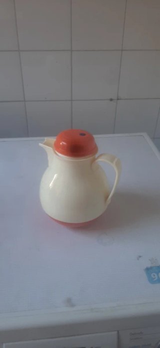 Lechera térmica beige y naranja