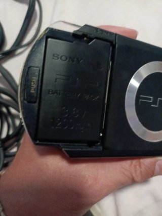 PSP Fat Sony Negra+ juego mercury ( como nueva)