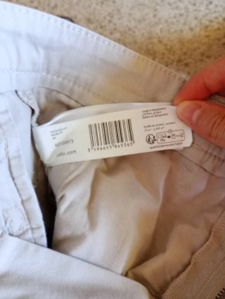 Pantalones chinos slim color beige de Celio.
