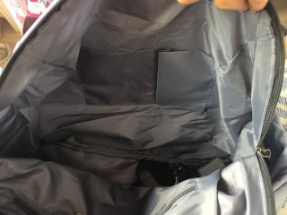 Bolsa de deporte impermeable gris-azulado y negra