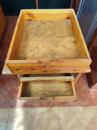 Cajonera de madera rústica