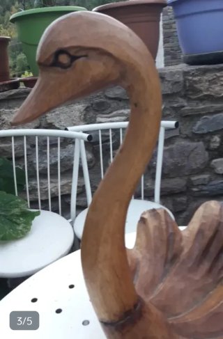 Cisne de madera decorativo