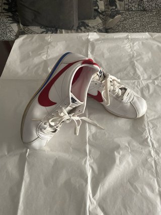 Zapatillas Nike Cortez Blancas y Rojas .talla 9.5