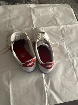 Zapatillas Nike Cortez Blancas y Rojas .talla 9.5
