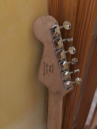 Guitarra Eléctrica Squier Pack Completo