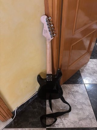 Guitarra Eléctrica Squier Pack Completo