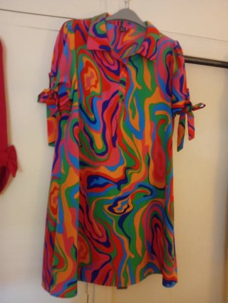 Vestido corto estampado psicodélico
