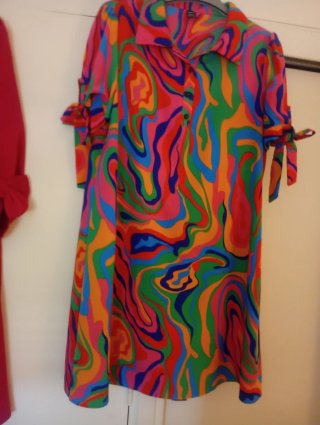 Vestido corto estampado psicodélico