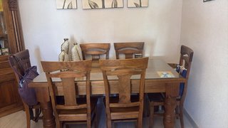 Salón comedor rústico madera y cristal