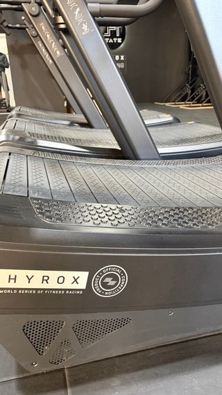 Cinta Curva de correr CENTR x HYROX Oficial