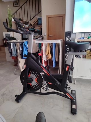 Bicicleta Estática Negra y Roja