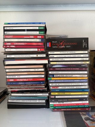 Lote de DVDs y Cintas VHS Variadas