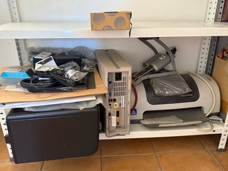 Lote de DVDs y Cintas VHS Variadas