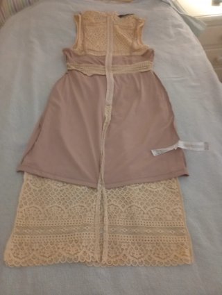 Vestido largo de encaje beige