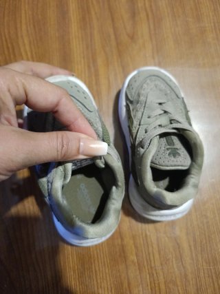 Zapatillas Adidas Ozelia. Talla 21