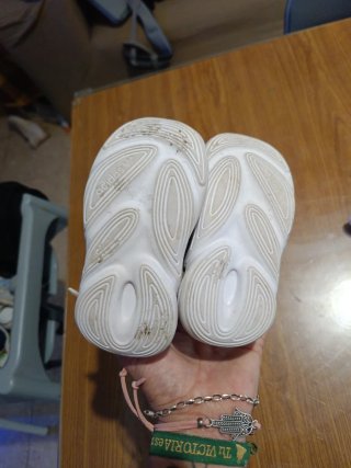 Zapatillas Adidas Ozelia. Talla 21