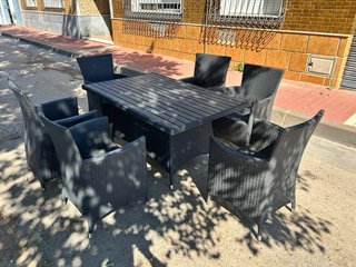Mesa de comedor y 6 sillas de exterior