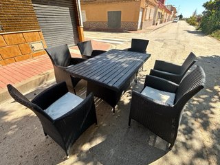 Mesa de comedor y 6 sillas de exterior