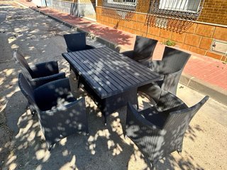 Mesa de comedor y 6 sillas de exterior