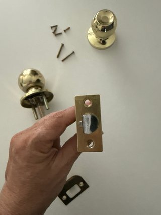 Pomo dorado redondo para puerta, con llave