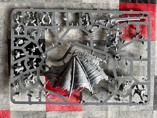 Warhammer Daemon Prince incompleto