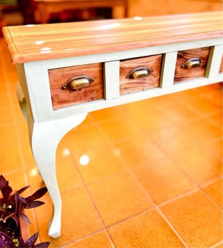 Mesa auxiliar de madera con 6 cajones
