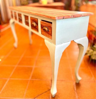 Mesa auxiliar de madera con 6 cajones