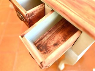 Mesa auxiliar de madera con 6 cajones