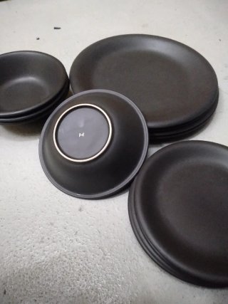 Servicio de platos negro mate (12 piezas)