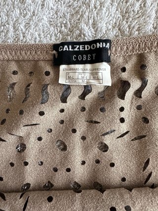 Falda de playa con flecos y calados. Talla M-L