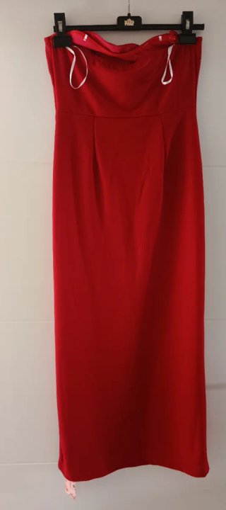 Vestido rojo con flor