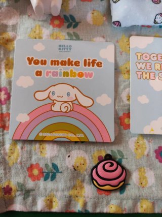 Bolsita Cinnamoroll con figuras y pegatinas