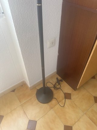 Lámpara de pie moderna negra