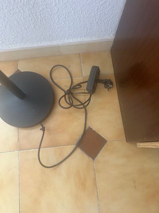 Lámpara de pie moderna negra