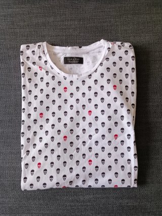 Camiseta Zara Calaveras Roja y Negra