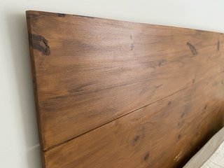 Cabecero de madera