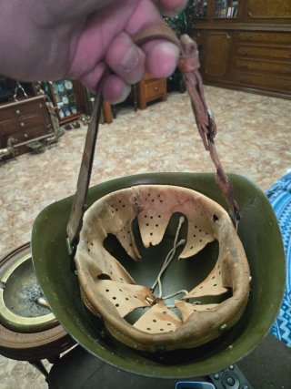 Cascos y máscara militar antigua