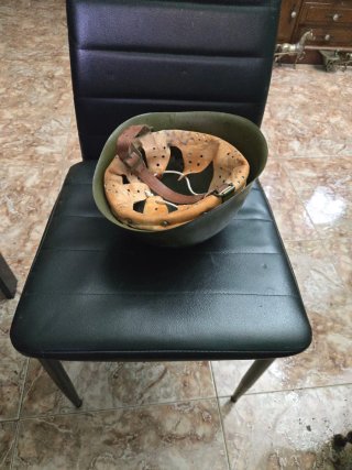 Cascos y máscara militar antigua