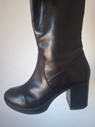 Botas de piel negras, marca Geox, tacón de 7cm