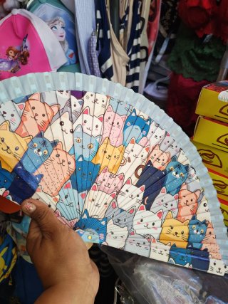 Abanicos de madera con diseños playeros