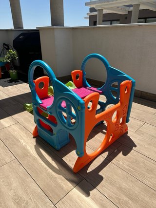 Tobogán infantil parque exterior