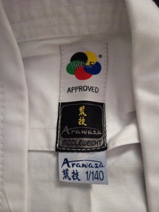 Karategui Kimono Arawaza Peso Medio 140cm Wkf
