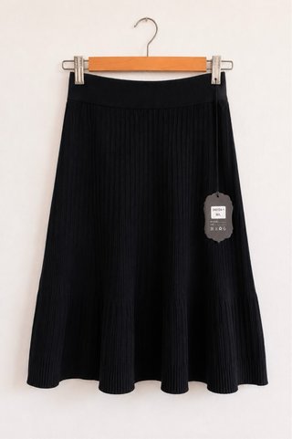Conjunto falda y jersey negro