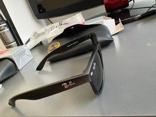 Gafas de sol negras